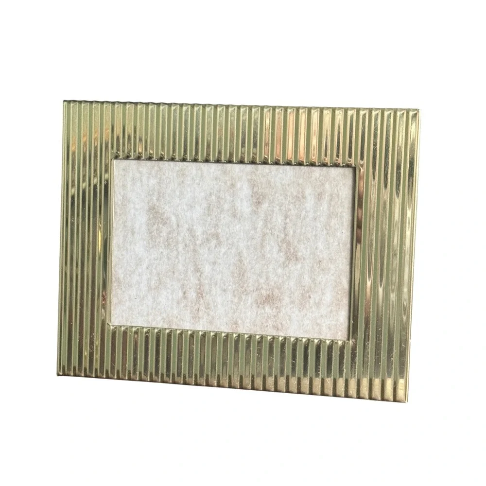 Vintage Gold Ribbed Metal Picture Photo‎ Frame 5x7 Art Deco Modern
